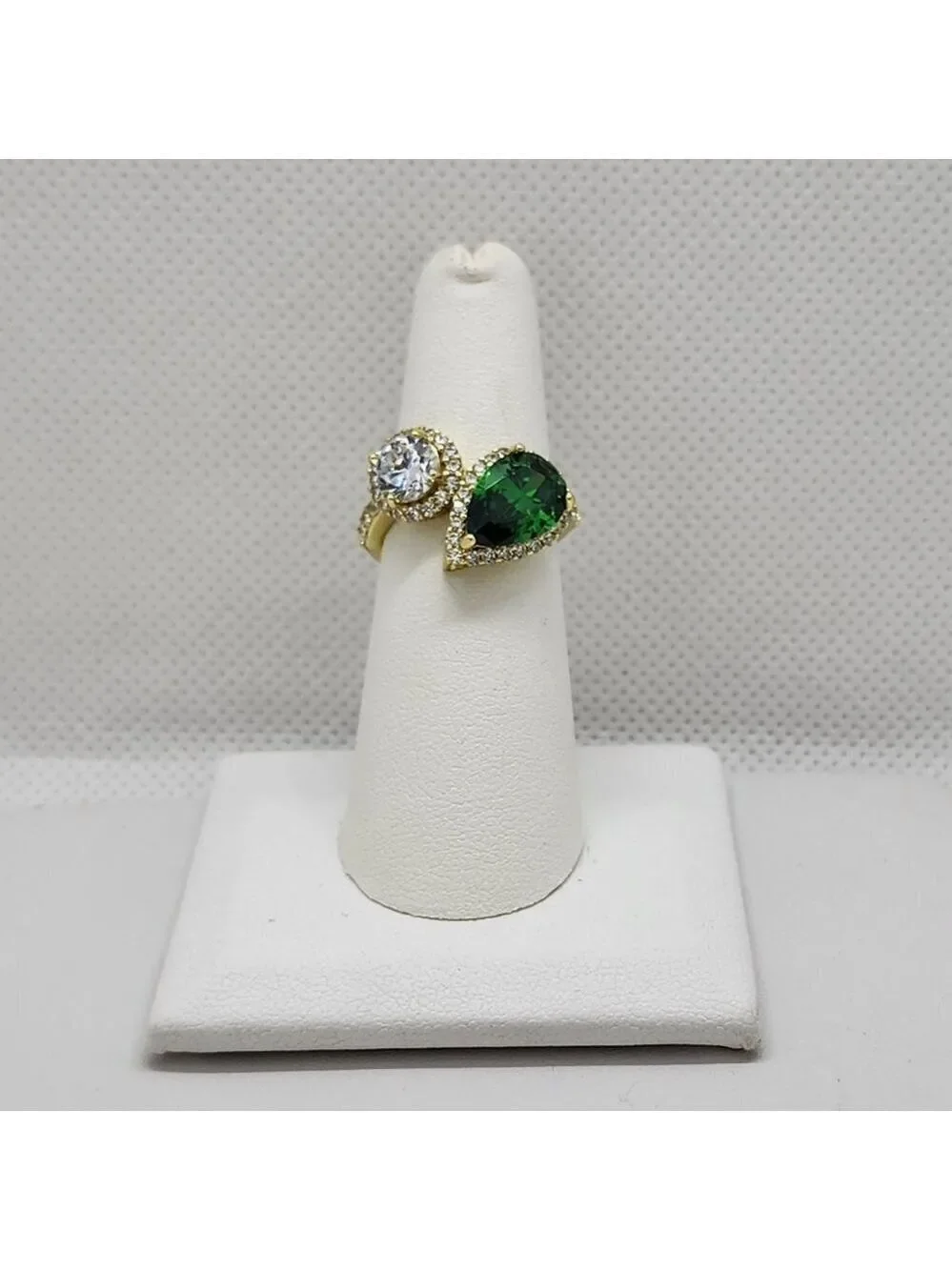 Brand New Sterling Silver 925 Green White Gemstone Ring